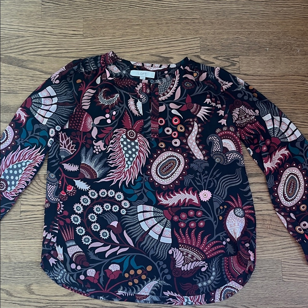 LOFT Women's Black and Pink Patterned Blouse